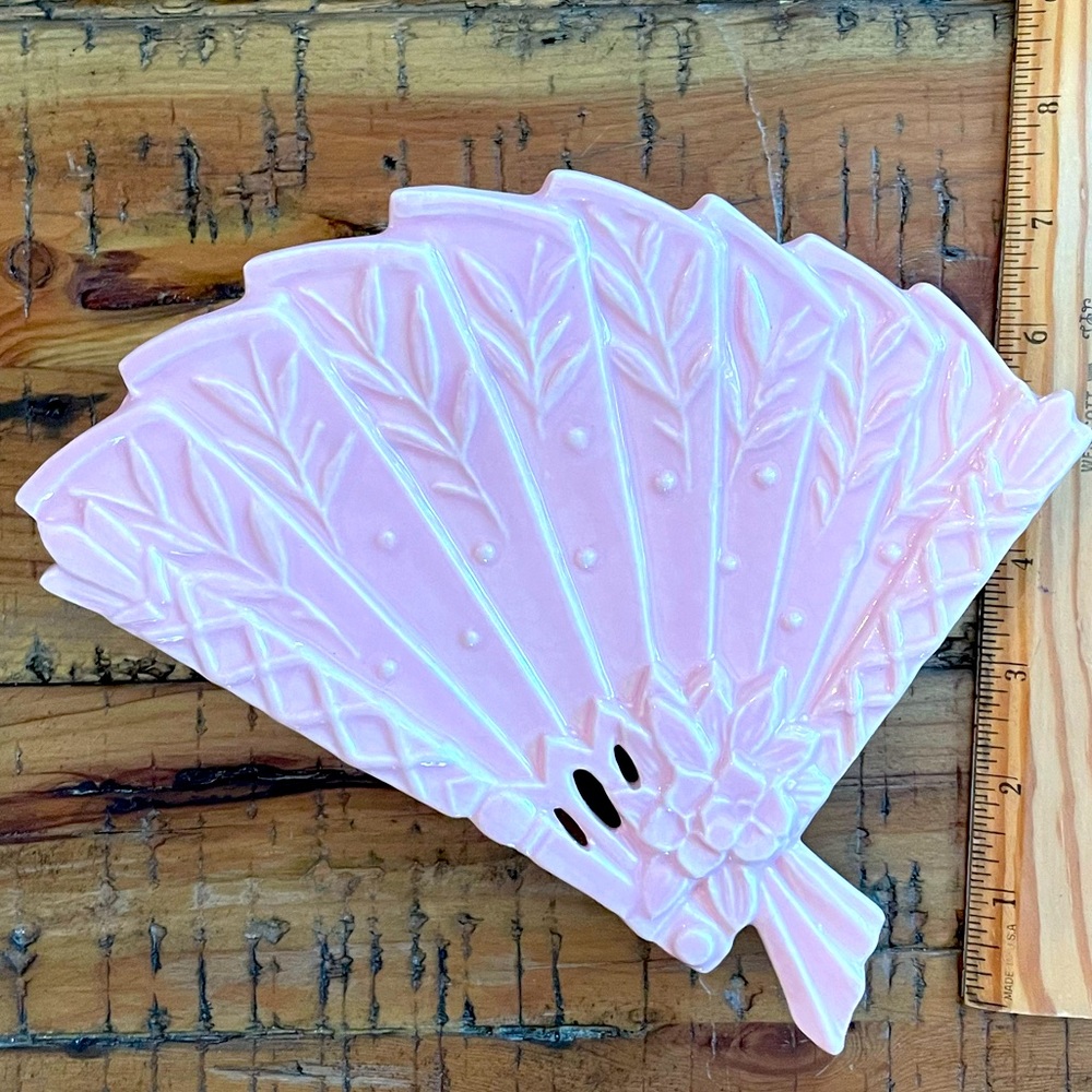 McCoy USA Ceramic wall pocket